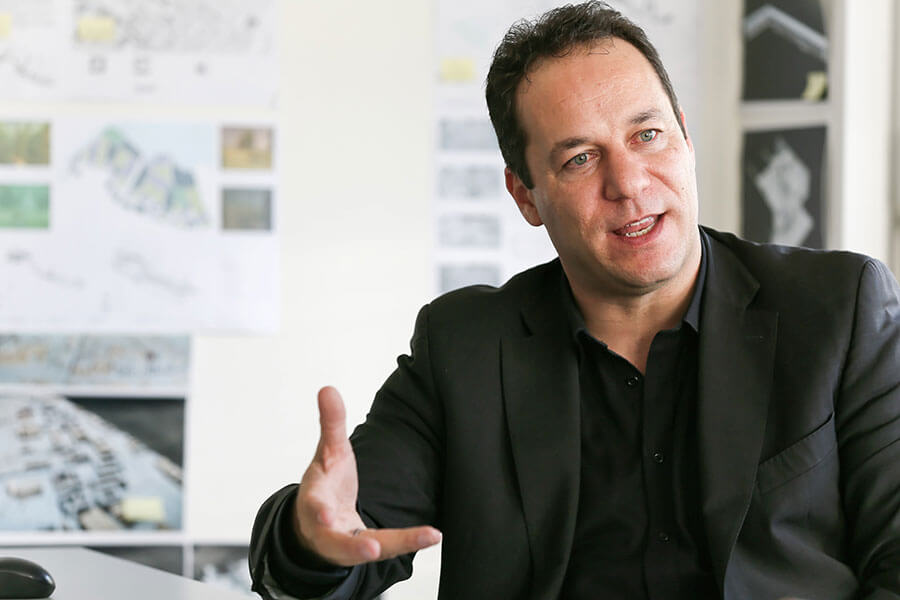 Prof. Emmanuel Rey, Leiter des Labors für Architektur und nachhaltige Technologien (LAST) an der Ecole polytechnique fédérale de Lausanne (EPFL), Partner des Architekturbüros Bauart in Bern, Neuchâtel & Zürich, Schweiz