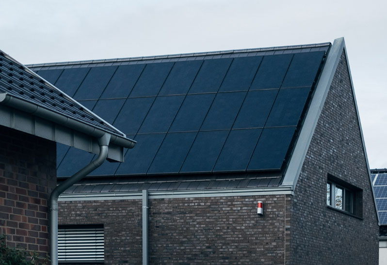 Pierluigi Bonomo sieht im Transfer der Photovoltaik auf Gebäude „einen greifbaren Anlass für Innovationen in der zeitgenössischen Architektur und Photovoltaik.“